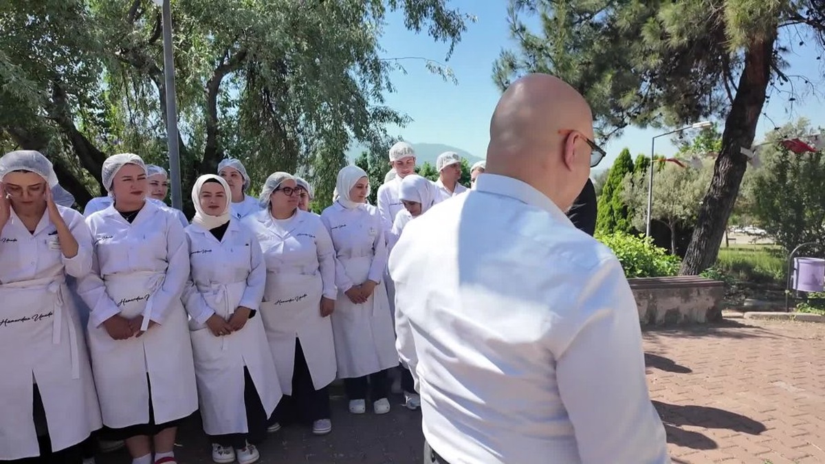 İzmir'de istihdam garantili pastacılık kursu mezun verdi