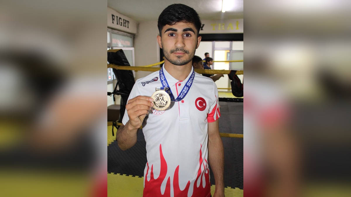 Cihan Doğu, Muay Thai'da Dünya Şampiyonu