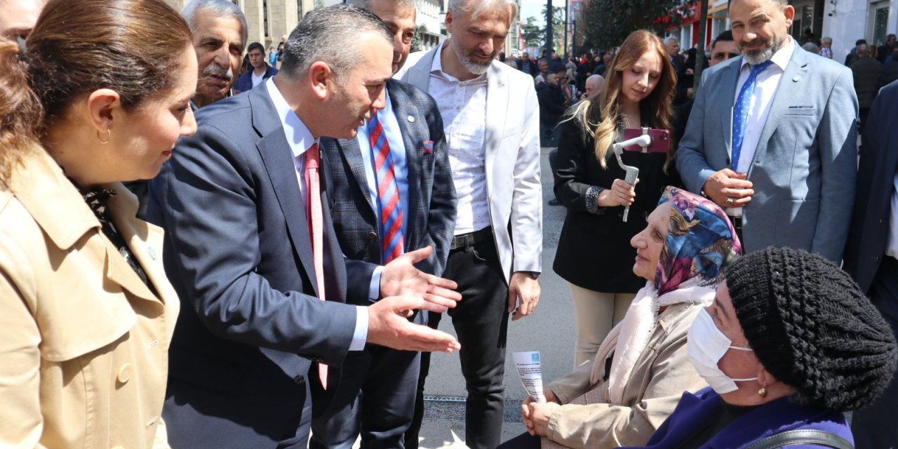İYİ Parti milletvekilleri seçildikleri yerlerde sahaya indi