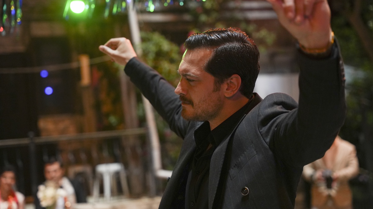 Eşref Rüya'da Çağatay Ulusoy ve Demet Özdemir'in zeybek sahnesi: Üç günlük prova ve büyük beğeni