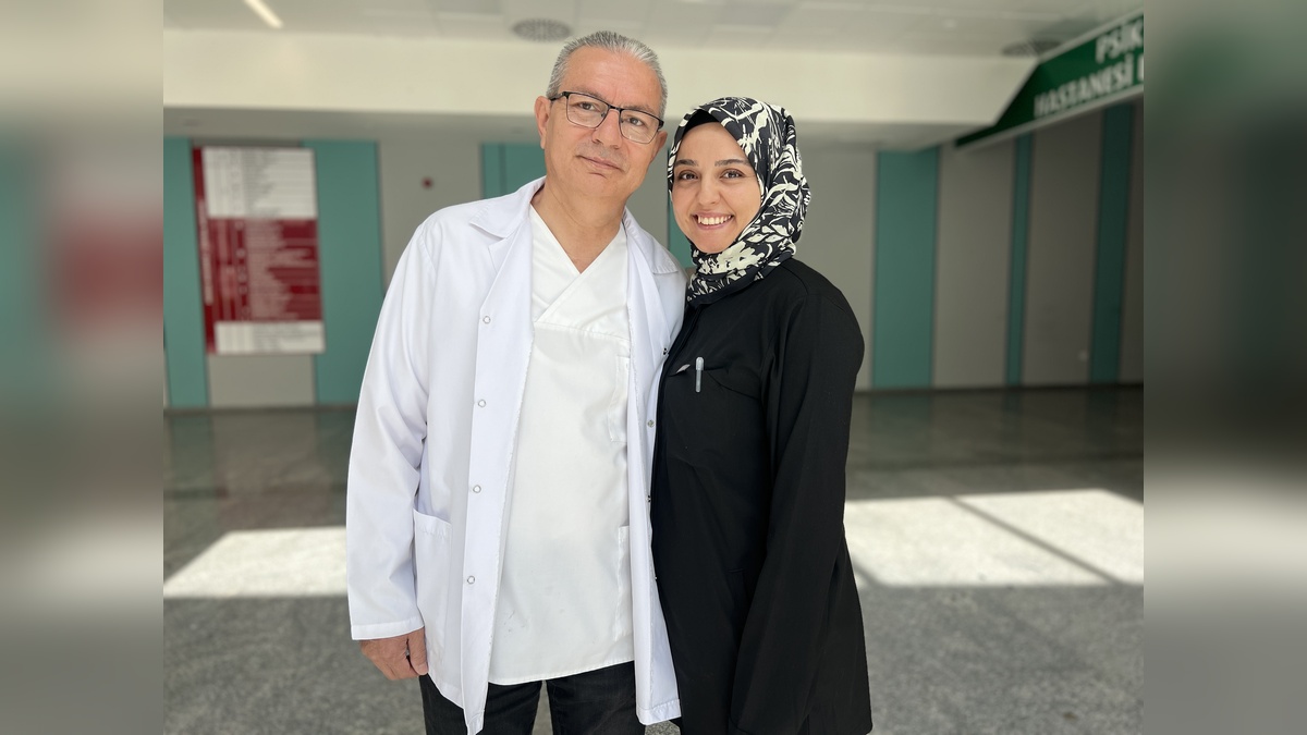 Kayseri Şehir Hastanesi'nde baba kız birlikte çalışıyor