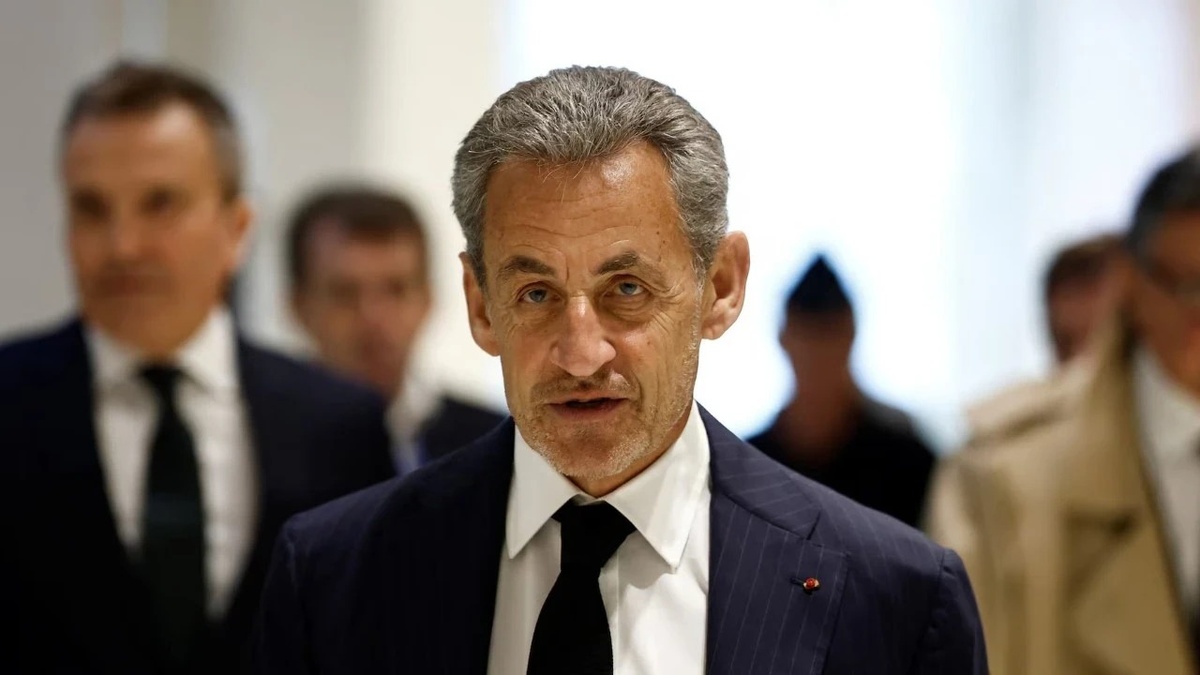 Sarkozy'den onur nişanı alındı