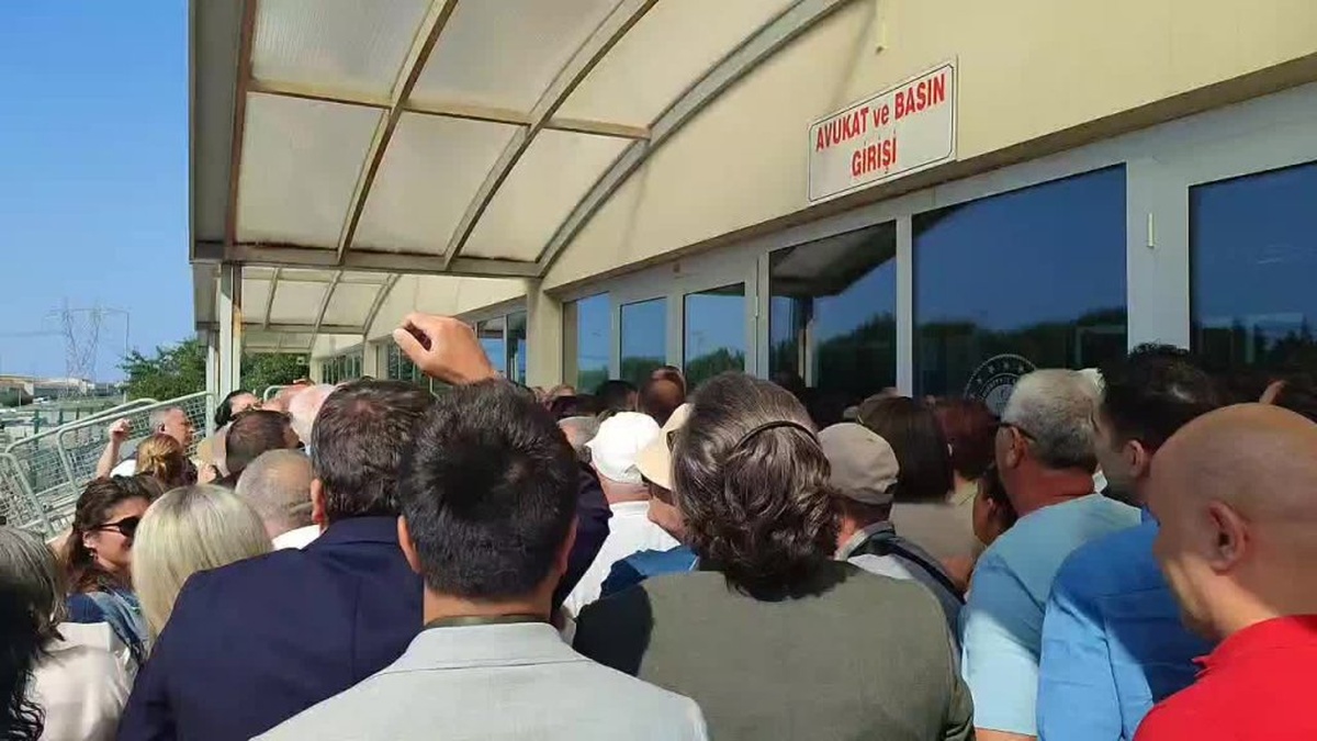 İmamoğlu'nun Silivri davasında ikinci duruşma: İzdiham yaşandı