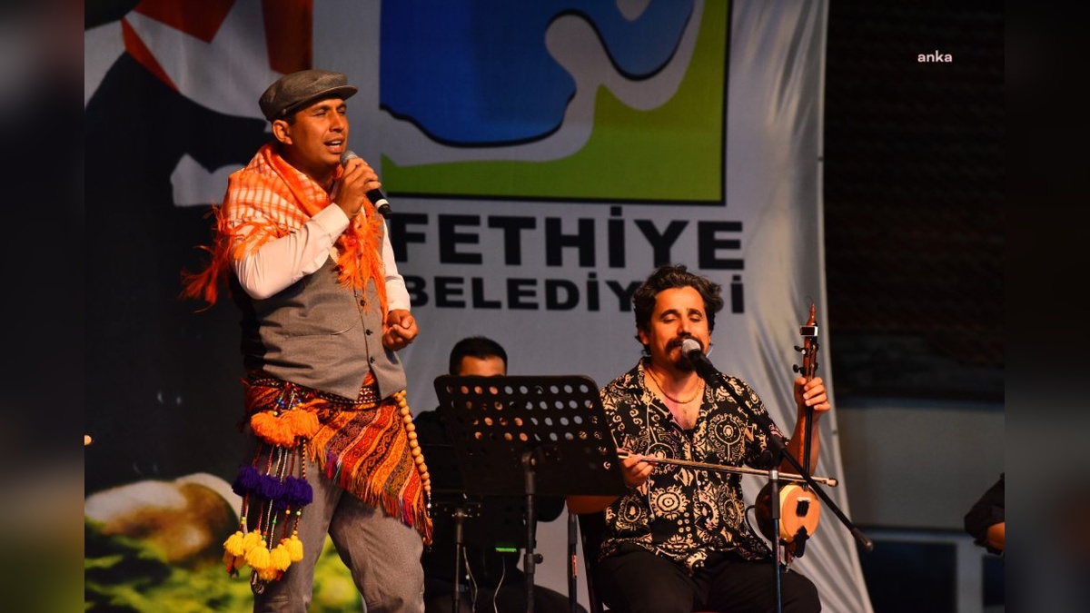 Fethiye'de Nif Kiraz Festivali renkli görüntülere sahne oldu