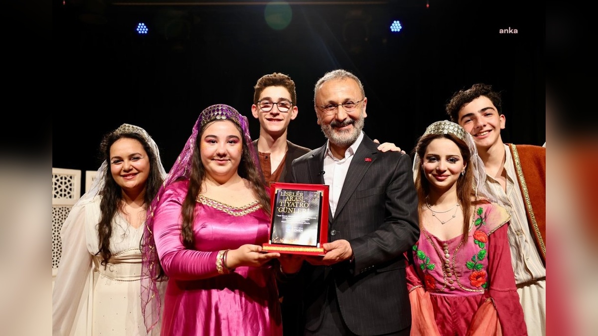 Eyüpsultan Liselerarası Tiyatro Günleri: "Yedi Kocalı Hürmüz" ile final yaptı