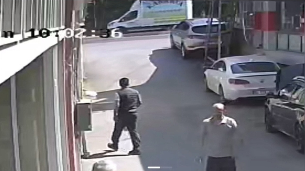 Küçükçekmece'de sosyal medya tartışması bıçaklı kavgaya dönüştü: 1 ölü