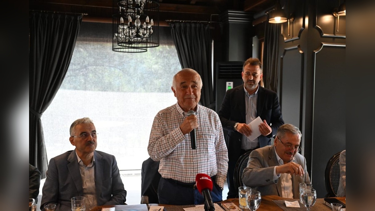 Cemil Çiçek: Türkiye'de Siyah-Beyaz Kutuplaşma Arttı