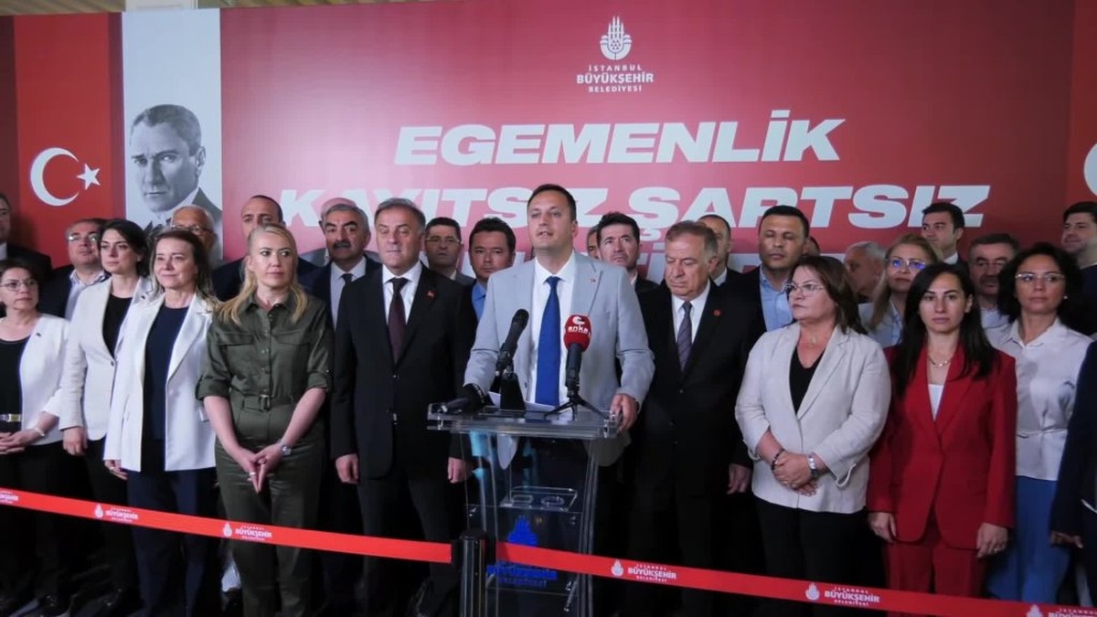 CHP'li belediye başkanları İmamoğlu ile dayanışma toplantısı gerçekleştirdi