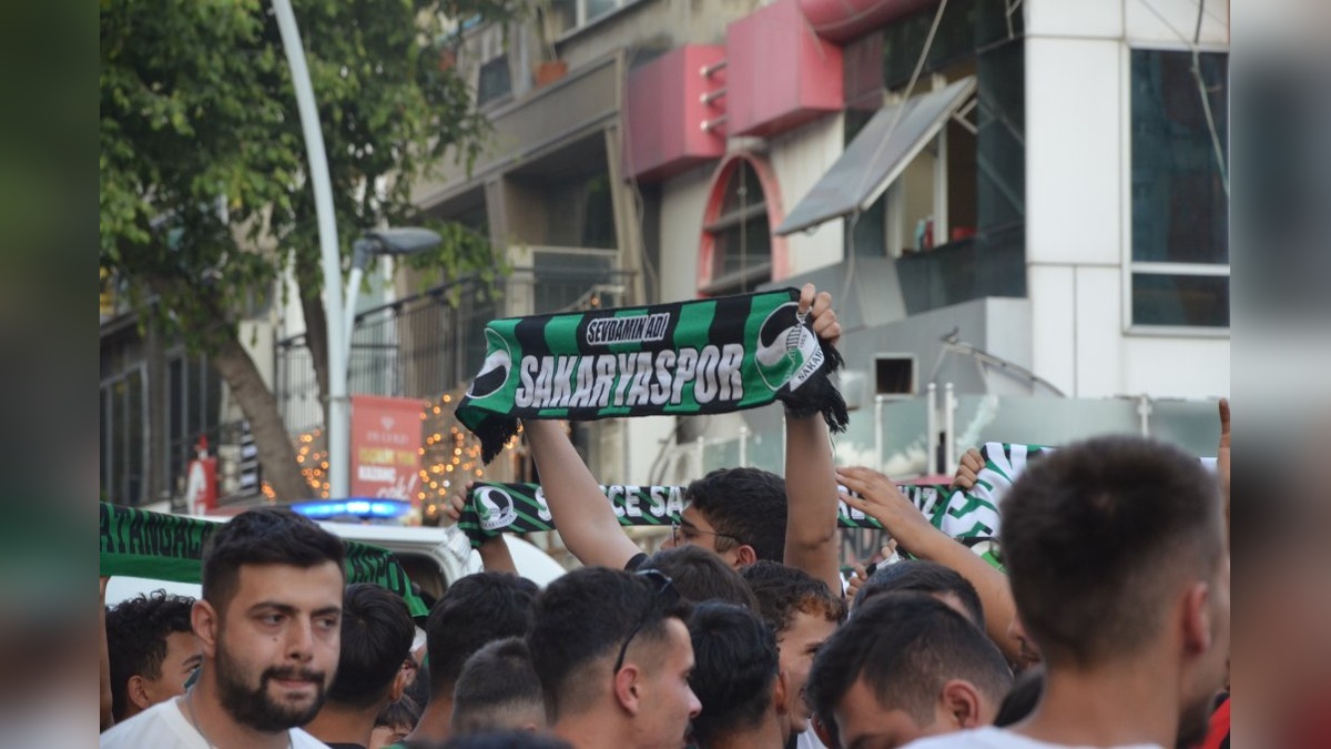 Sakaryaspor 60 yaşında: Coşkulu kutlamalar ve Başkan Kıratlı'nın mesajı