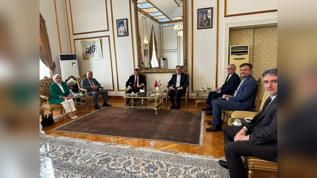Davutoğlu, İran Büyükelçisi'ni ziyaret etti