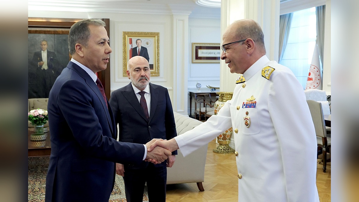 Yerlikaya: Sahil Güvenlik Komutanlığı'nın 43'üncü yıl dönümünü kutladım