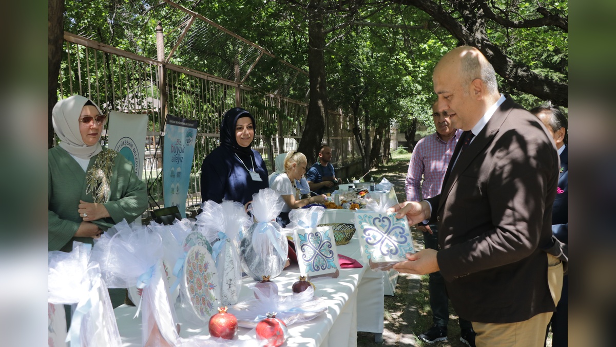 Kayseri'de Toplum Ruh Sağlığı Merkezi hastalarının eserleri sergilendi