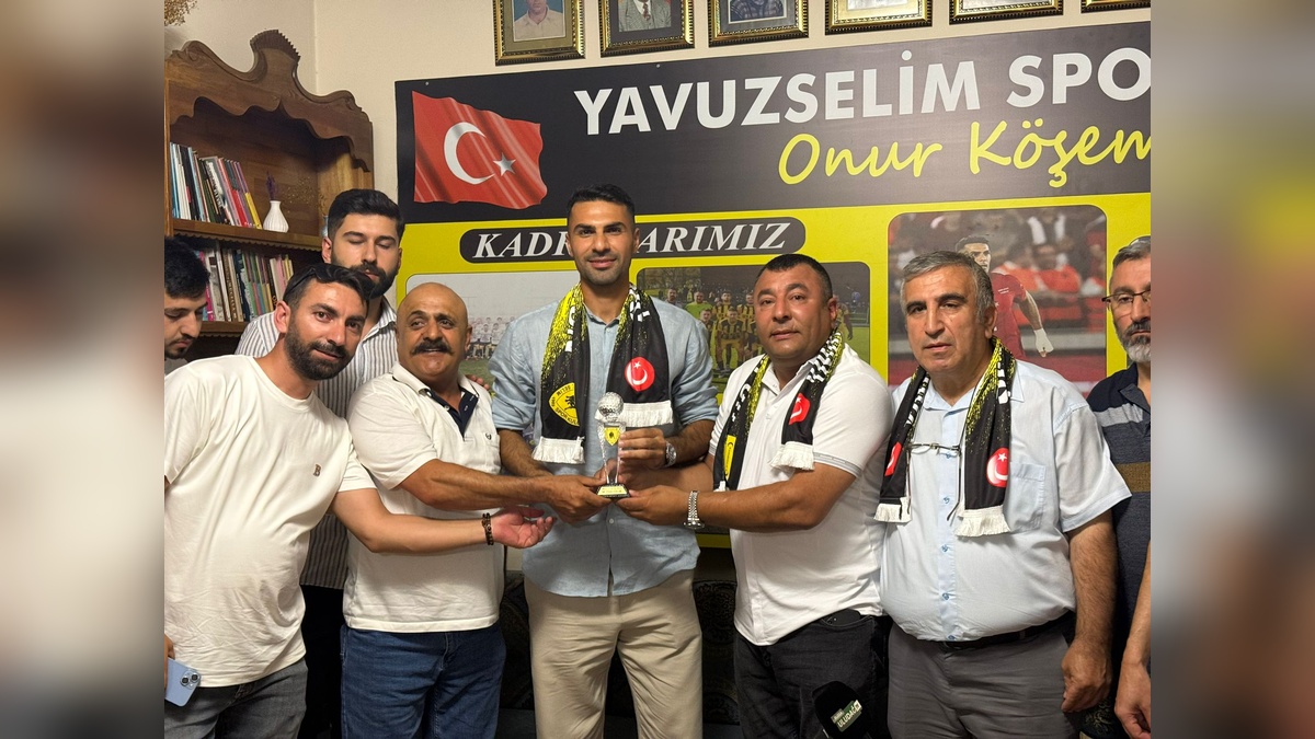 Zeki Çelik, Yavuzselim Spor Kulübü'nü ziyaret etti: 'Roma'da mutluyum, Bursaspor Süper Lig'e dönecek'