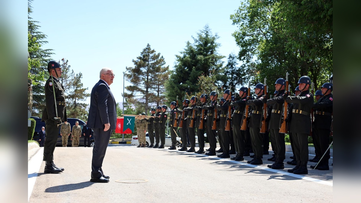Bakan Güler, Elazığ'da incelemelerde bulundu