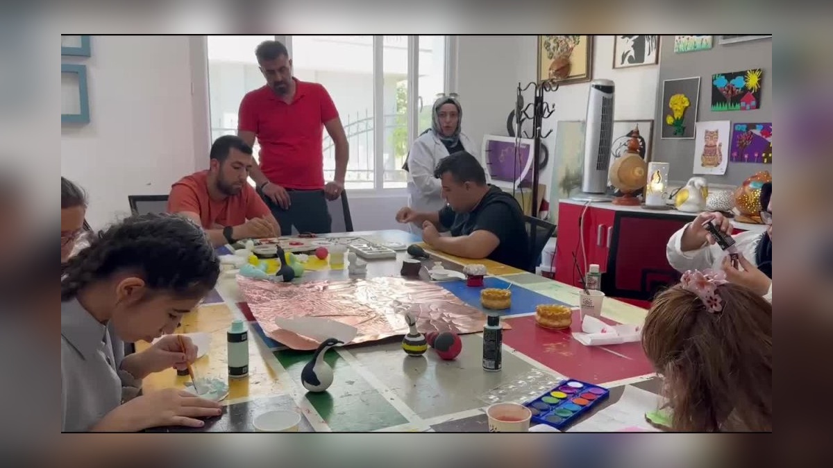 Adıyaman'da özel gereksinimli öğrencilere başarı belgeleri ve hediyeler verildi