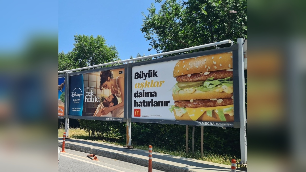 Disney Plus ve McDonald's: Aşkı Hatırla kampanyası billboardlarda