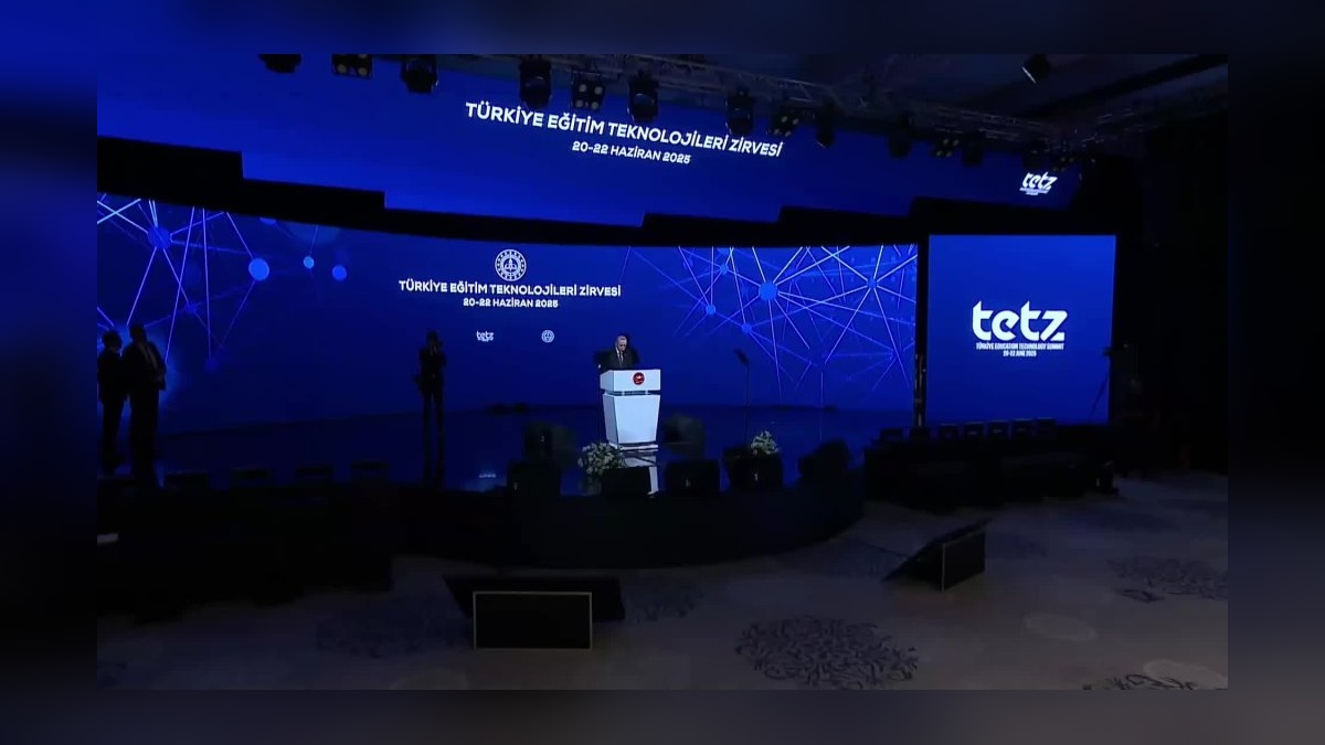 Erdoğan: Dijital zorbalık büyük bir tehdit, evlatlarımızı dijital derebeylerin insafına terk etmeyeceğiz