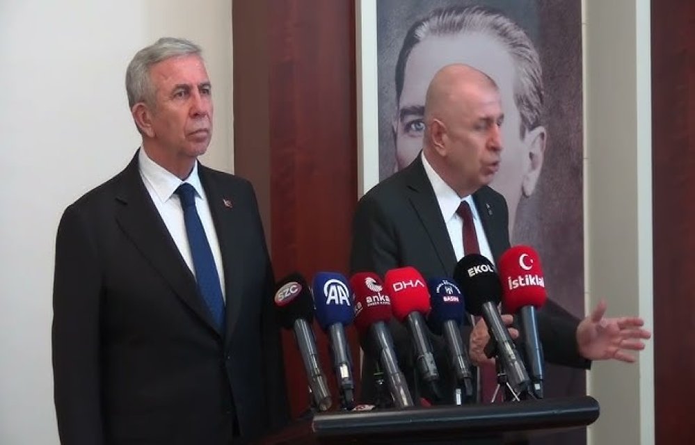 Ümit Özdağ’dan Mansur Yavaş’a duygusal teşekkür: “Annem çok duygulandı”