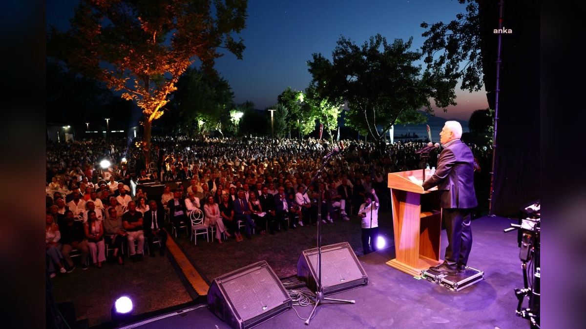 Fazıl Say'ın İznik Türküsü'nün dünya prömiyeri İznik Gölü'nde yapıldı
