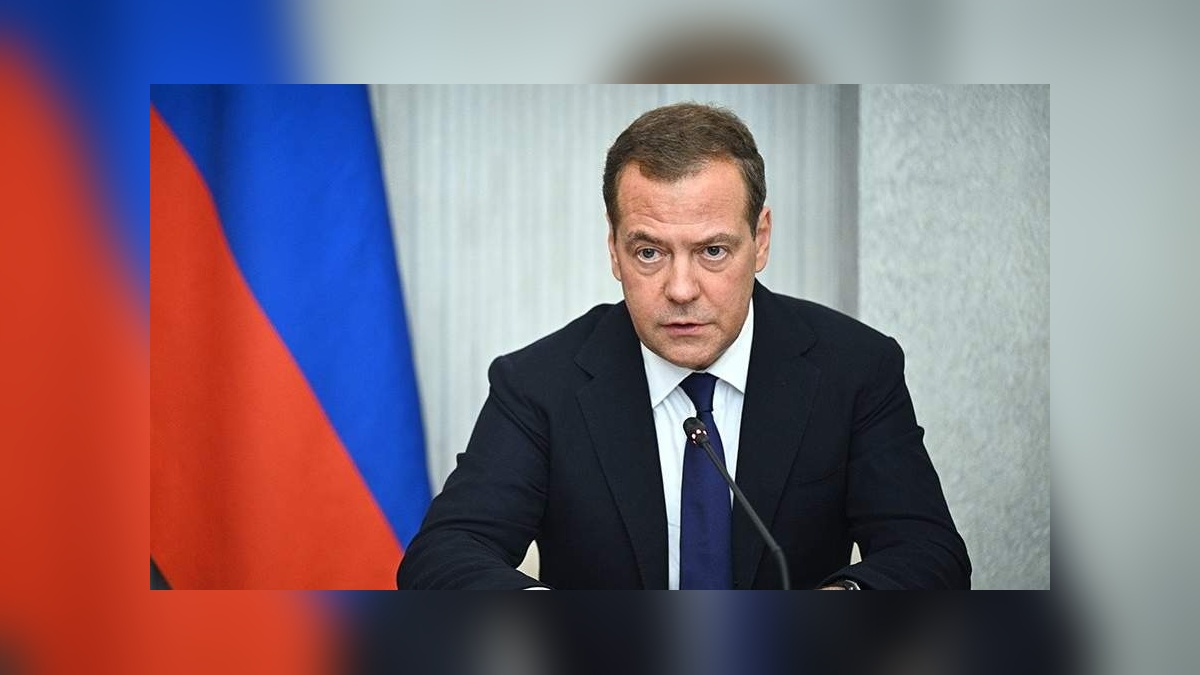 Medvedev: Trump, ABD için yeni bir savaş başlattı