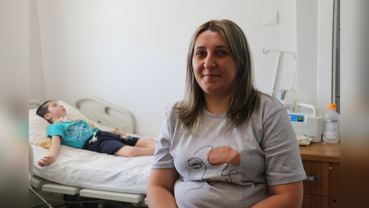 Ankara'da havuz kazasında 23 dakika oksijensiz kalan Arda (7), evde sağlık ve eğitim desteği alıyor