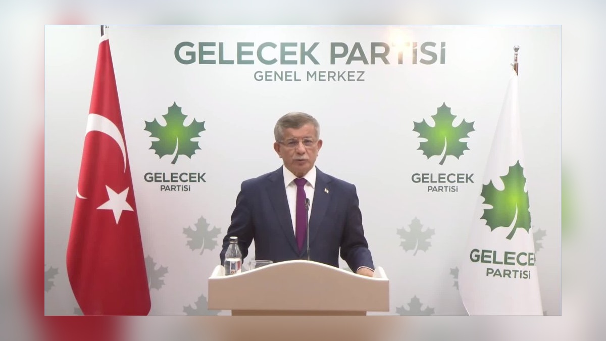 Davutoğlu: ABD'nin İran saldırısı savaşın Türkiye'nin kapısına getirdi