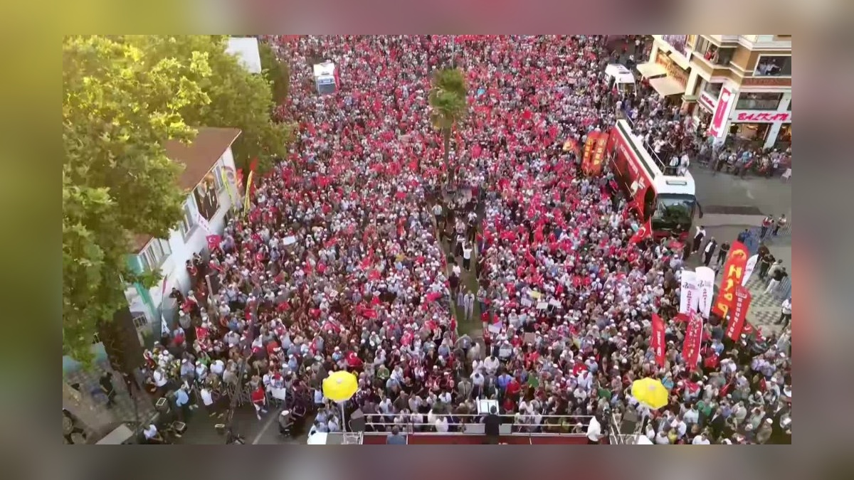 Özel'den iktidara sert eleştiriler: 'Almanya'da 8, Türkiye'de 67 asgari ücretle araba alınıyor'
