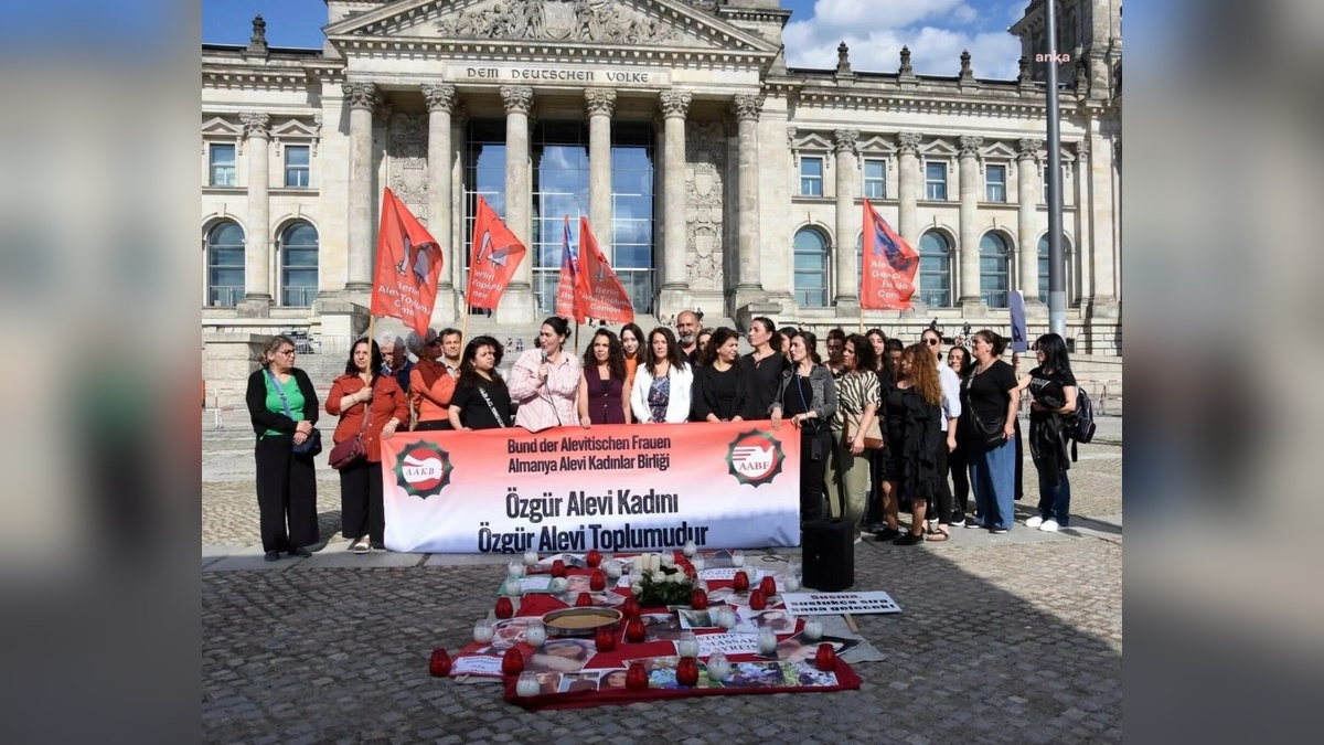 Berlin'de Suriye Alevileri İçin Protesto: 'Kadınlarımız Nerede?'