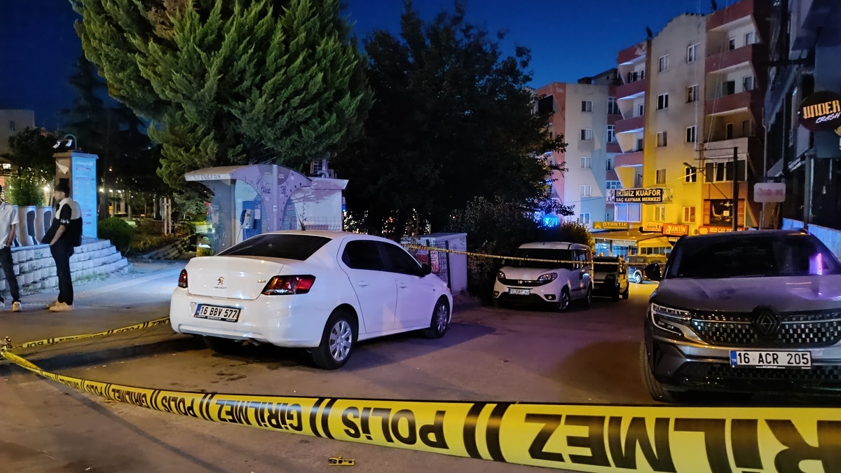 Nilüfer'de park halindeki otomobile ateş açıldı: 4 kurşun isabet etti