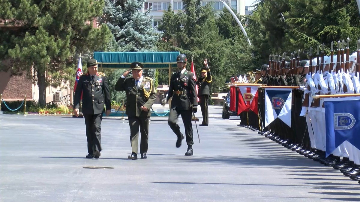 Orgeneral Gürak, Slovak mevkidaşı Zmeko ile görüştü