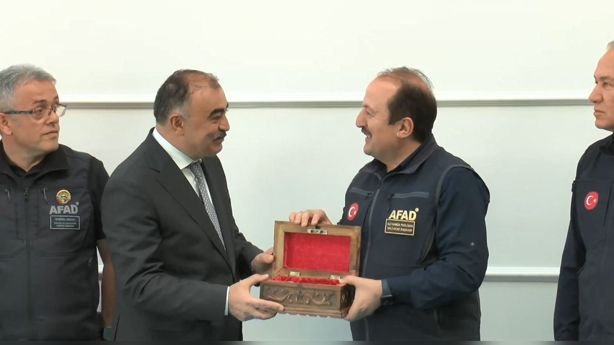 AFAD'dan Azerbaycan'a destek: İş birliği rozeti takdimi