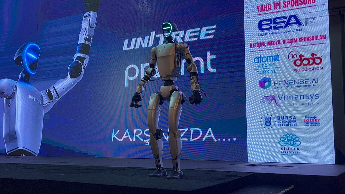 Bursa'da 'Civan' isimli robot konferansta tanıtıldı