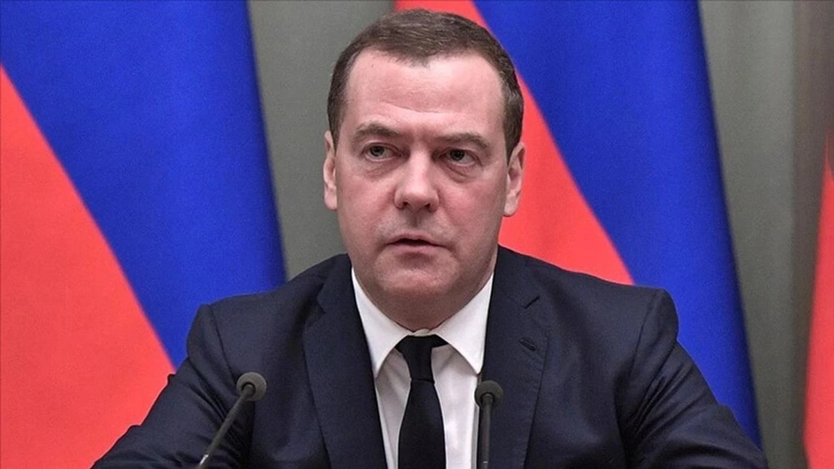 Medvedev: İran'a nükleer silah vermeyeceğiz, anlaşmaya tarafız
