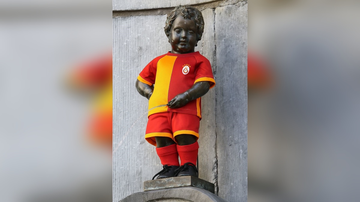 Manneken Pis, Galatasaray'ın 5 yıldızlı formasını giydi