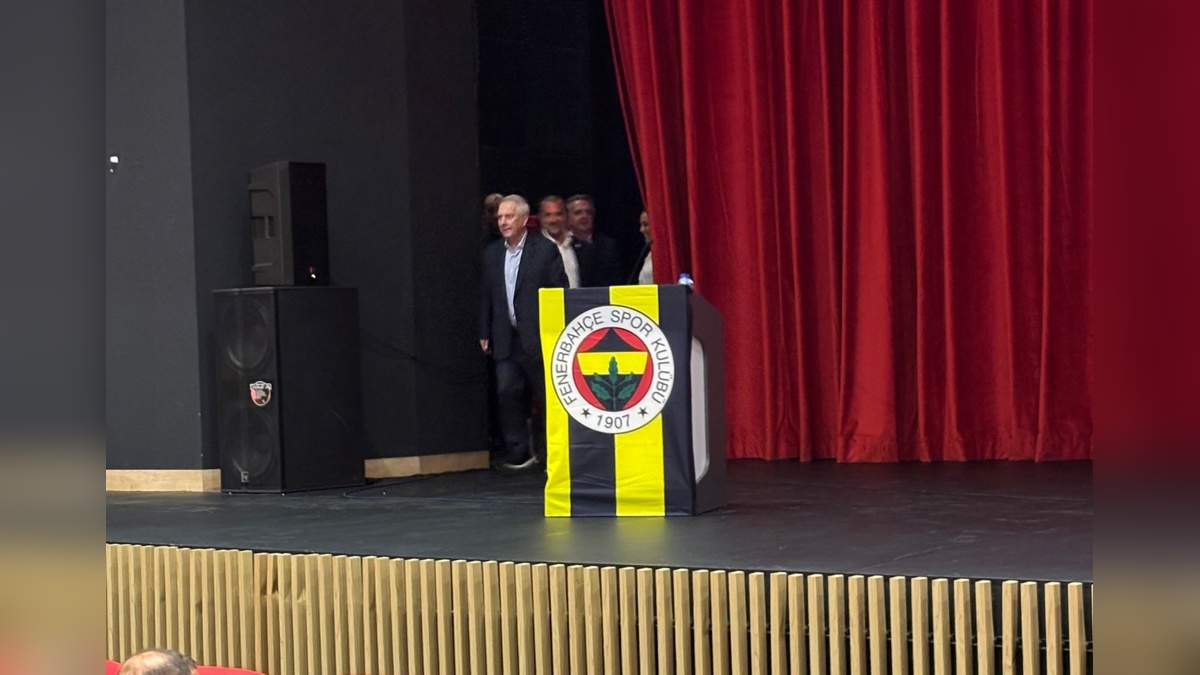 Aziz Yıldırım genç Fenerbahçelilerle buluştu: 'Kulübümüzün geleceği için çalışmalıyız'