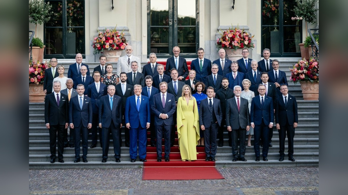 Erdoğan, NATO zirvesi akşam yemeğinde Trump ve diğer liderlerle bir araya geldi