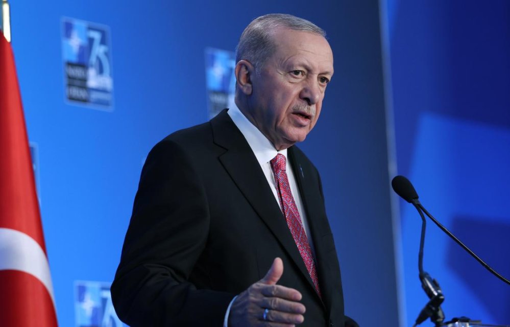 AKP’den anayasa açıklaması: Erken seçim olmadan adaylık mümkün değil