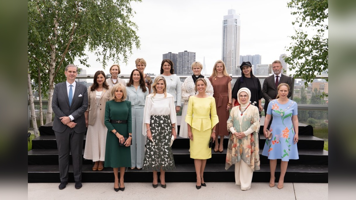 Emine Erdoğan, Rotterdam'da lider eşleriyle buluştu