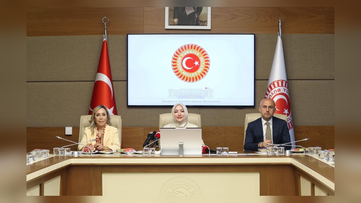 TBMM Kadın-Erkek Fırsat Eşitliği Komisyonu toplandı: Kadın borçluluğu ve teknolojiden yararlanma başlıca konular