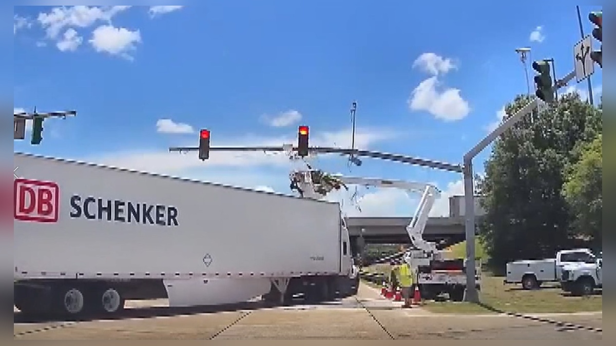 Louisiana'da trafik kazası: TIR, sepetli vinçteki işçiye çarptı