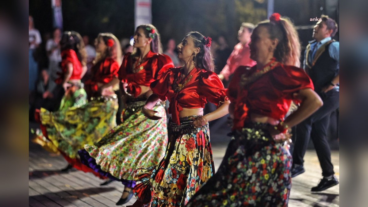 Antalya'da uluslararası dans festivali: 5 ülkeden 150 dansçı sahne aldı