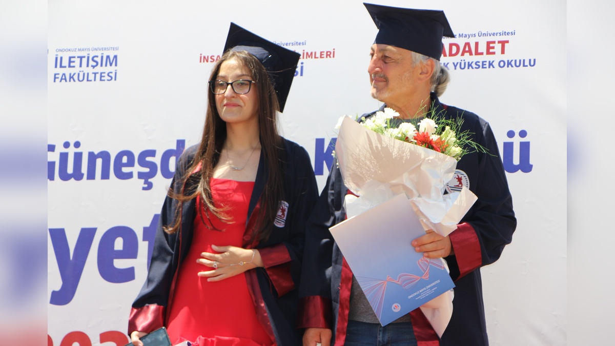 OMÜ öğrencisi Selin Soytürk, kas hastalığına rağmen mezun oldu: Babasıyla birlikte diploma aldı