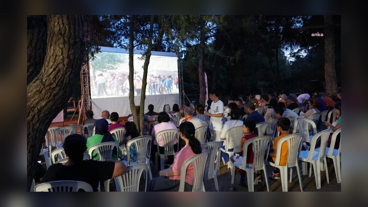 Maltepe'de Yazlık Sinema Günleri 'Züğürt Ağa' ile sona erdi