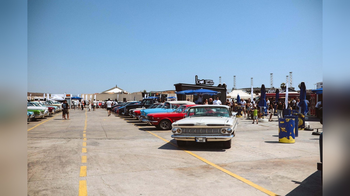 Alaçatı'da klasik otomobil ve motosiklet şöleni: Filoğlu 8 Olden Fest