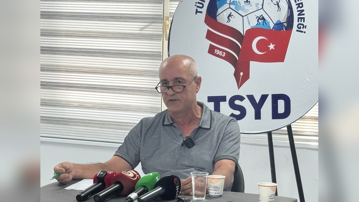 Adanaspor'da 30 yıllık görev süresi sona erdi: Eyüp Arın veda etti