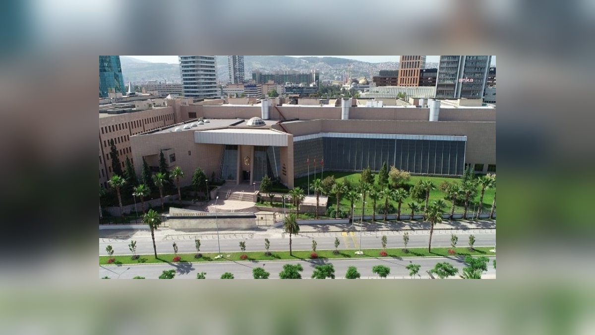 İzmir'de Büyükşehir Belediyesi Operasyonu: 120 Gözaltı