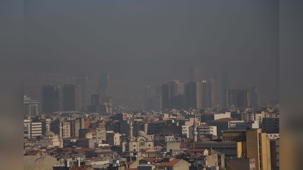 İzmir'de hava kirliliği alarmı: DSÖ sınırlarının 4-5 katı üstünde