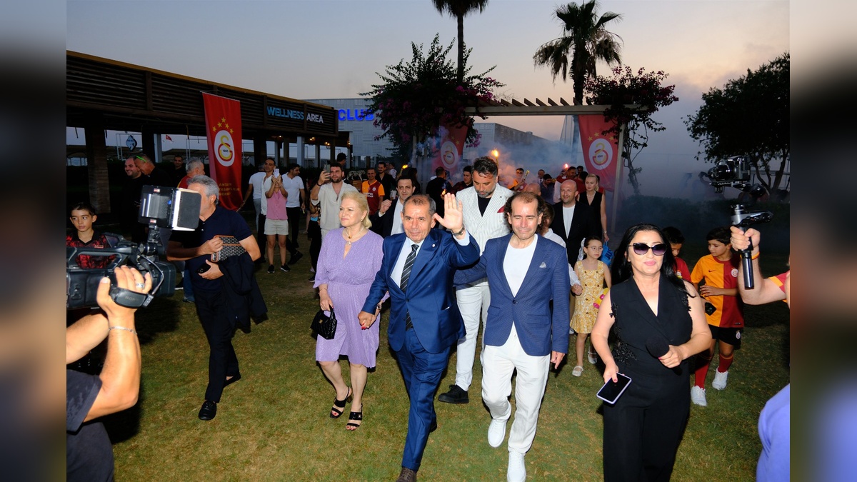Antalya'da Galatasaray şampiyonluğu kutlandı: Dron gösterisi ve ünlü isimler