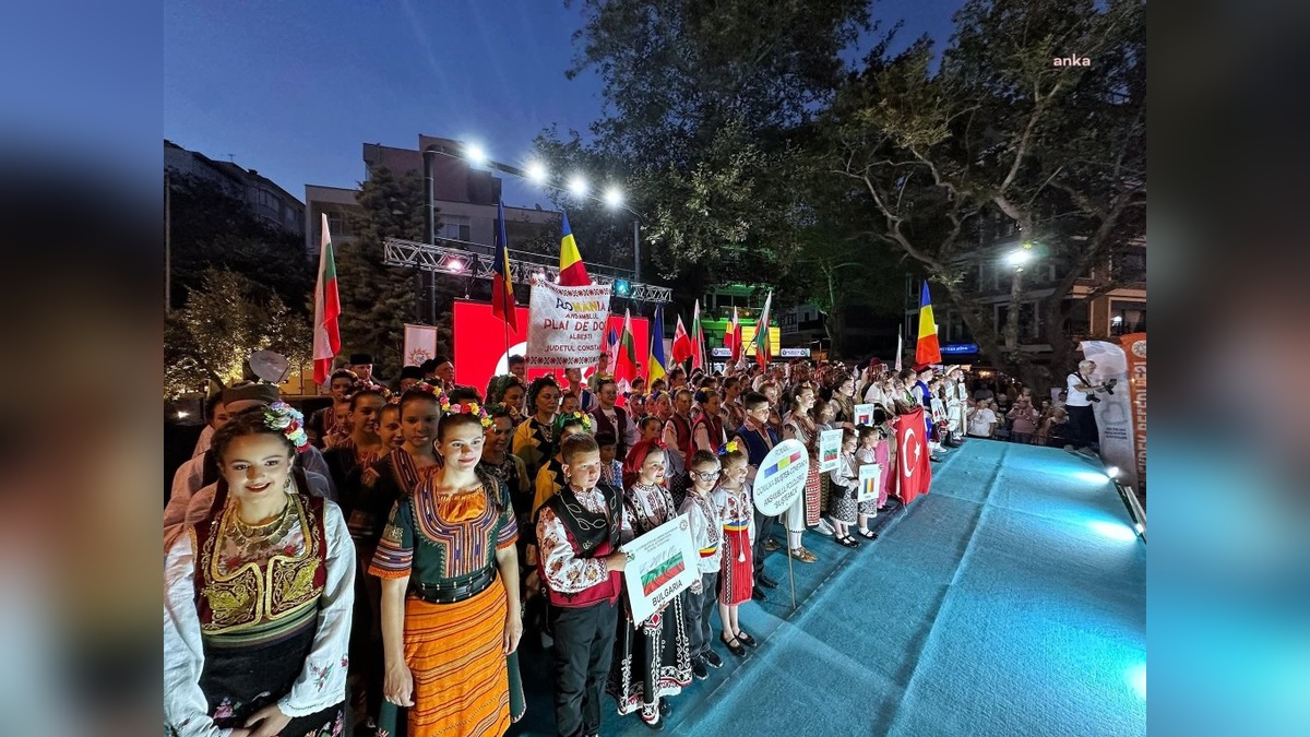 Bandırma Belediye Başkanı Mirza, Erdek Halk Dansları Festivali'nde
