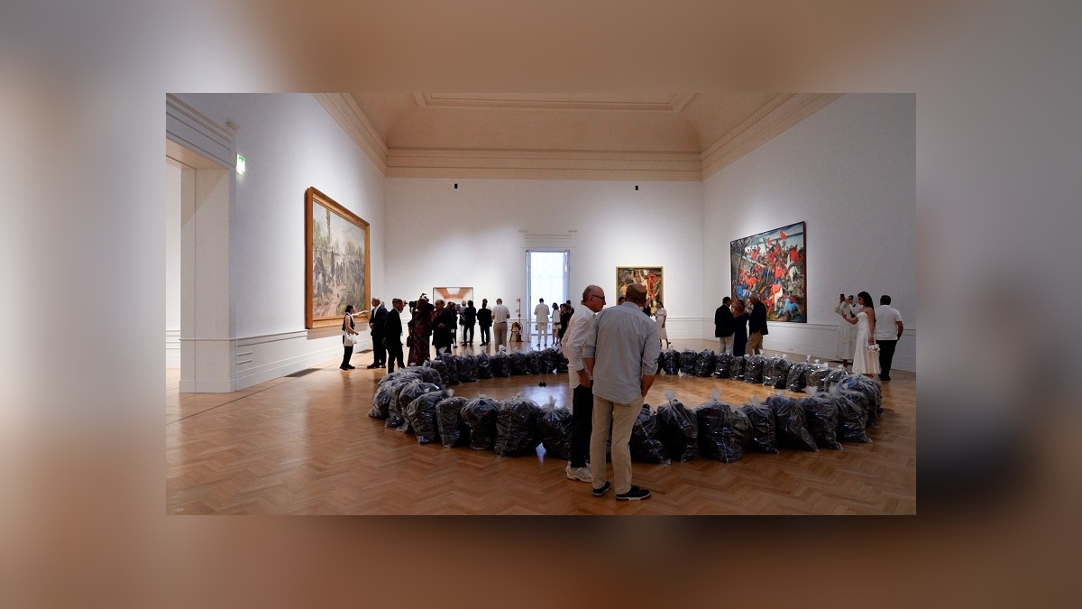 Ahmet Güneştekin'in 'Yoktunuz' sergisi Roma'da açıldı